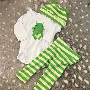 H&M Green and White Baby Set with Frog Print